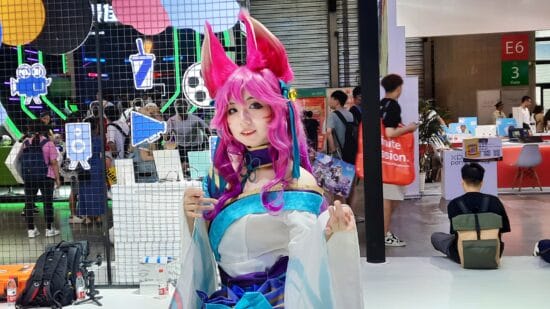 Cosplay tại sự kiện game Trung Quốc, đâu là trang phục quá gợi cảm ?