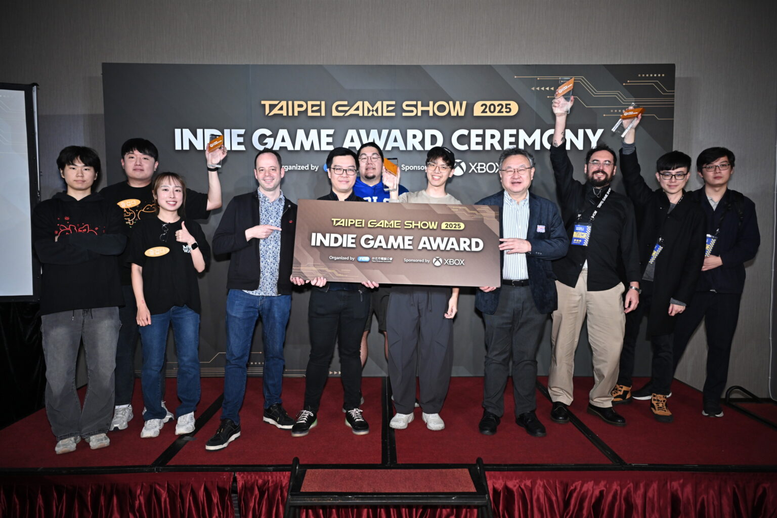 Ban tổ chức “Indie Game Award 2025” tại sự kiện Taipei Game Show đã công bố các tác phẩm đoạt giải. “Minds Beneath Us” đã xuất sắc giành được hai giải thưởng, bao gồm Giải thưởng Indie Game xuất sắc nhất và Giải thưởng Tường thuật xuất sắc nhất